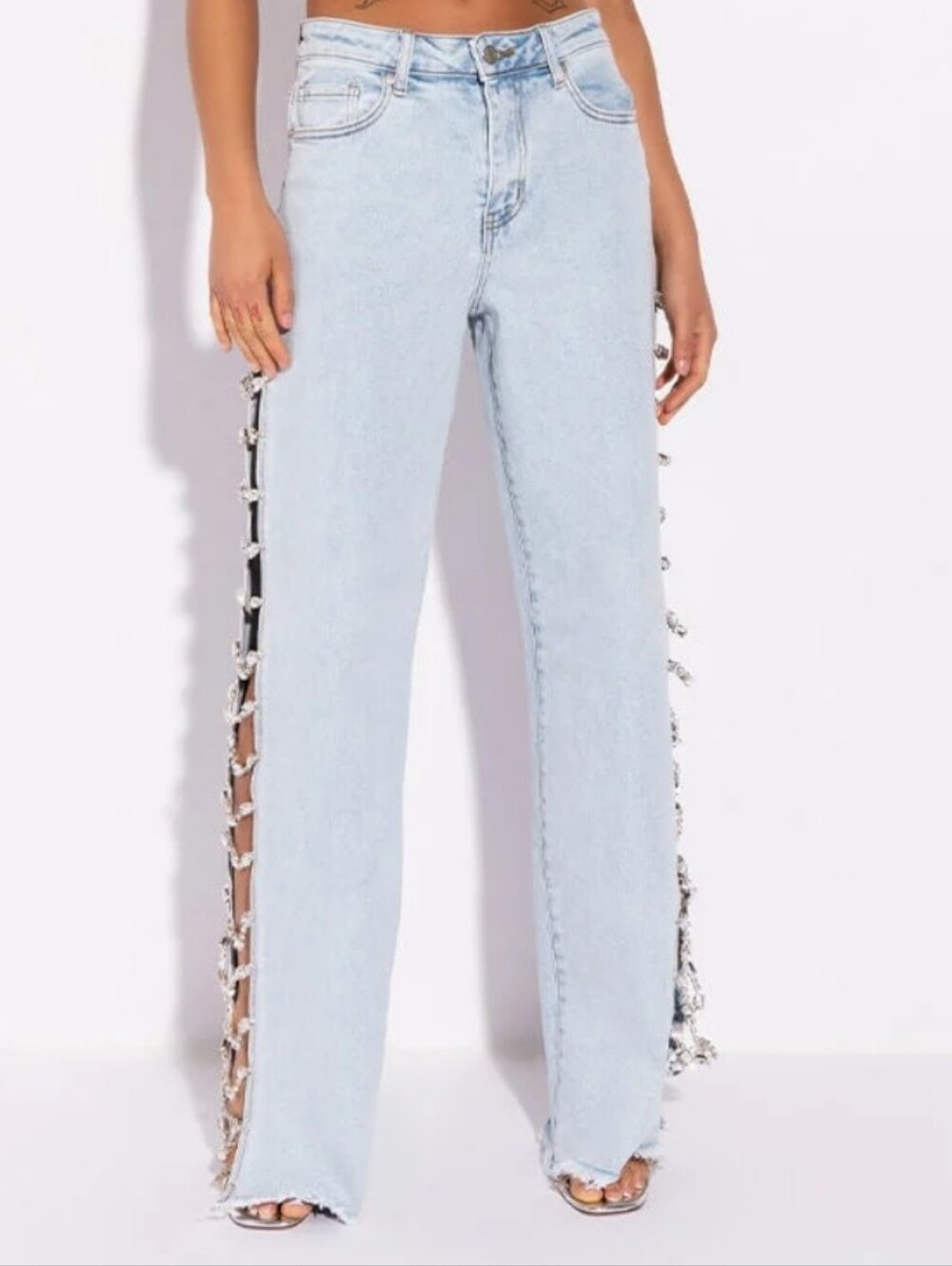 NWT AKIRA Women's Covered In Diamonds Relaxed Jeans High Rise Washed Denim sz 27